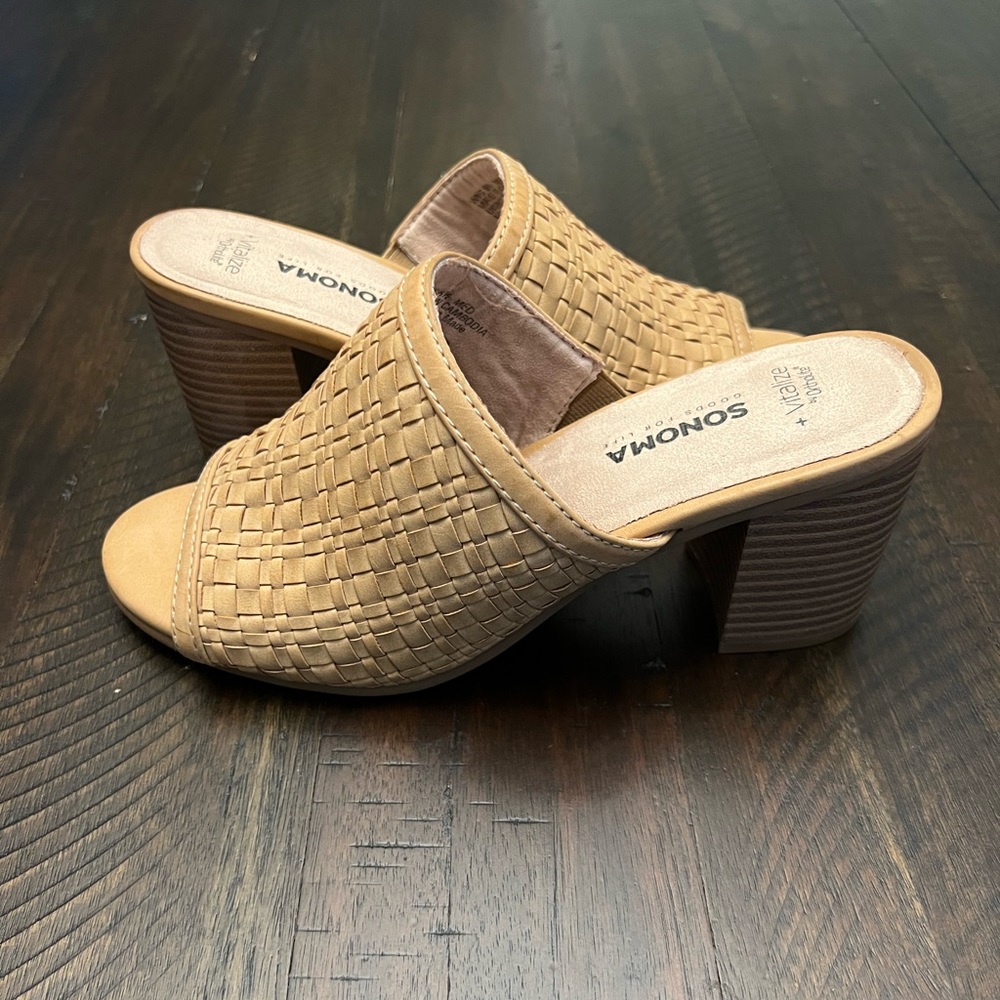 SONOMA + Vitalize by Ortholight Peep Toe Nude/Tan Heels